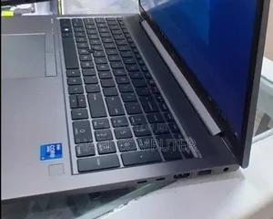 New Laptop HP ZBook Firefly G8 16GB Intel Core i7 SSD 512GB