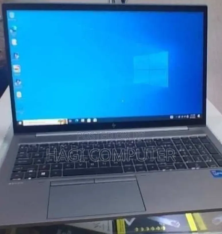 New Laptop HP ZBook Firefly G8 16GB Intel Core i7 SSD 512GB