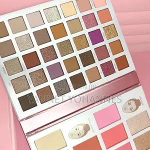 MUDE 82 Eyeshadow Pallette