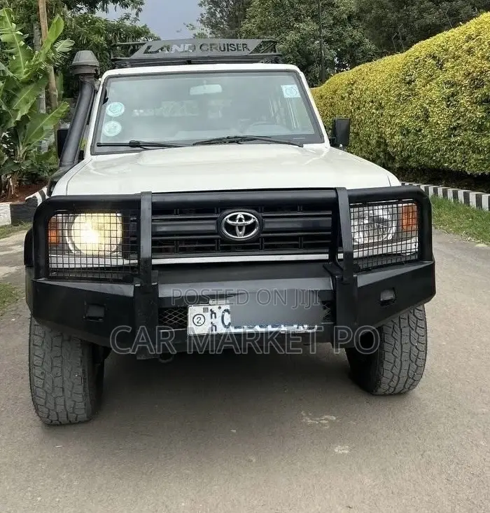 Toyota Land Cruiser 2014 White