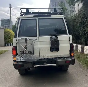 Toyota Land Cruiser 2014 White