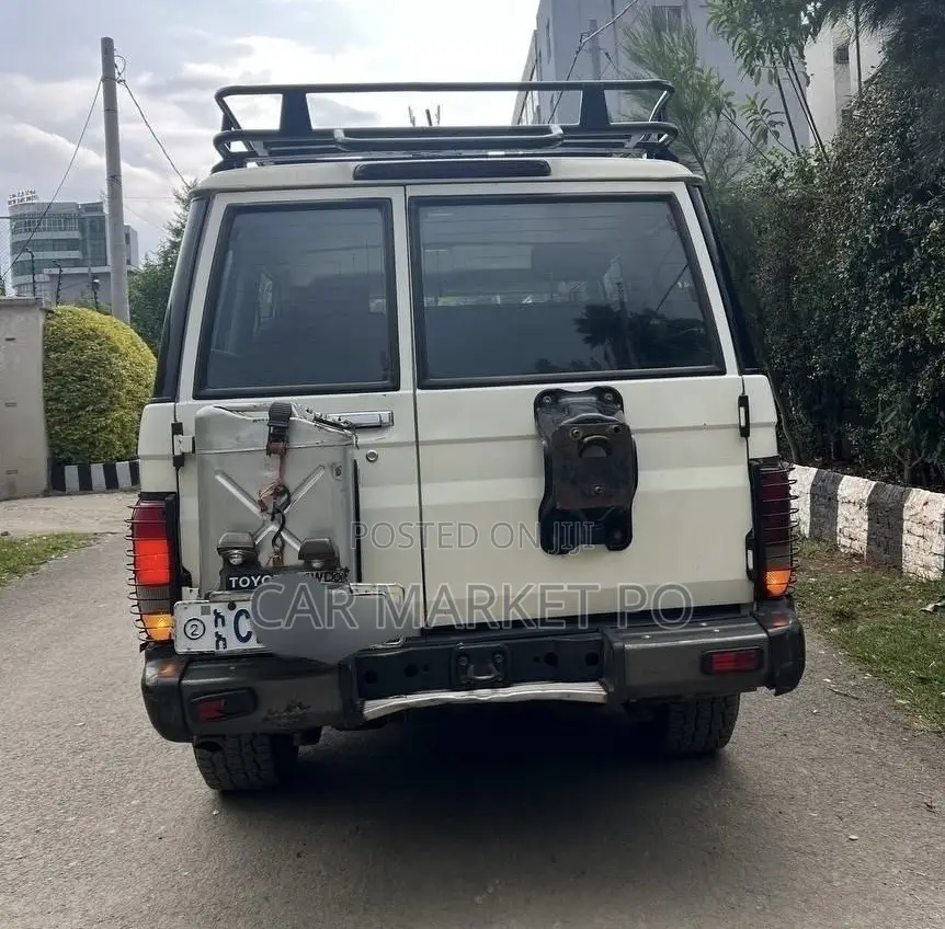 Toyota Land Cruiser 2014 White