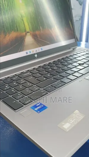 New Laptop HP ZBook Firefly G8 16GB Intel Core i7 SSD 512GB