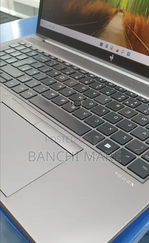 New Laptop HP ZBook Firefly G8 16GB Intel Core i7 SSD 512GB