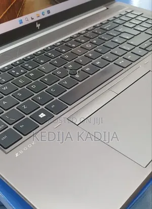 New Laptop HP ZBook Firefly G8 16GB Intel Core i7 SSD 512GB