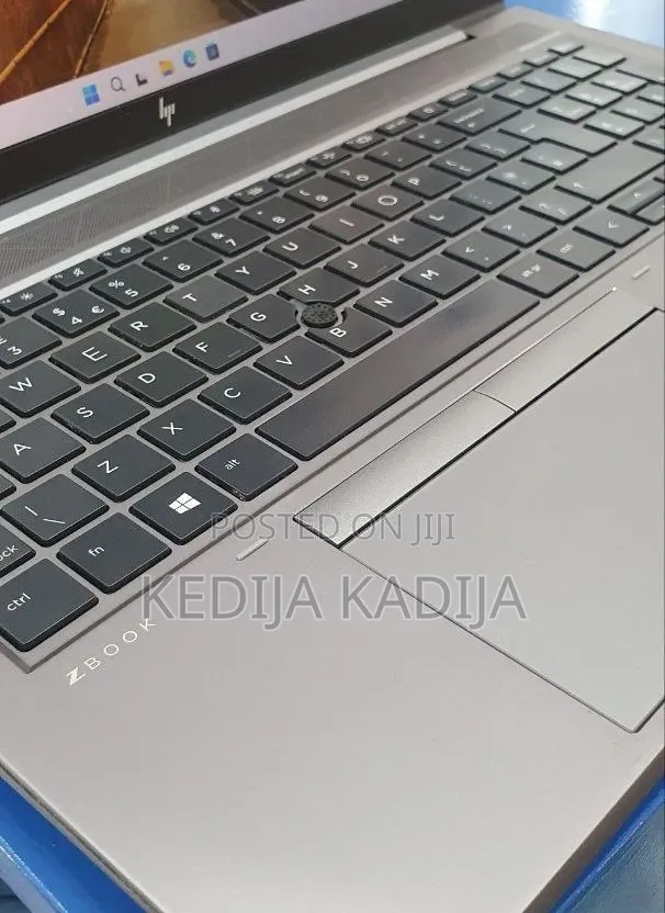 New Laptop HP ZBook Firefly G8 16GB Intel Core i7 SSD 512GB