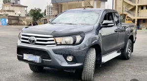 Toyota Hilux 2016 Gray