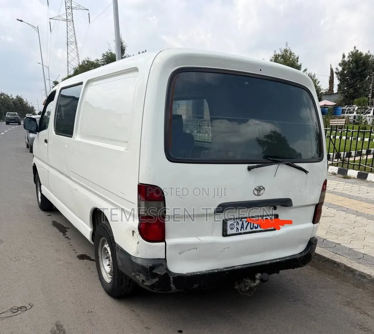 Toyota HiAce 2000 White