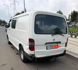 Toyota HiAce 2000 White