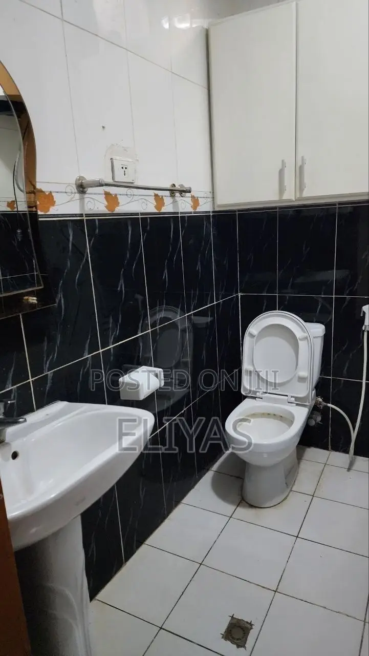 11bdrm House in 140, Addis Ketema for sale