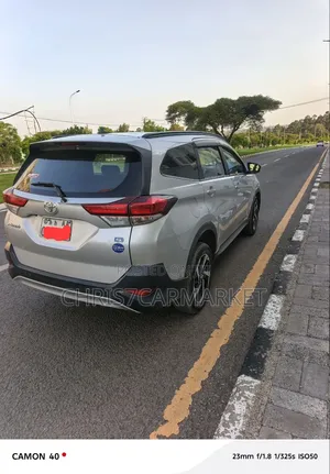 Toyota Rush 2023 Silver