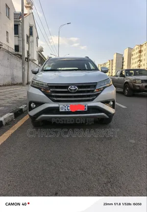 Toyota Rush 2023 Silver