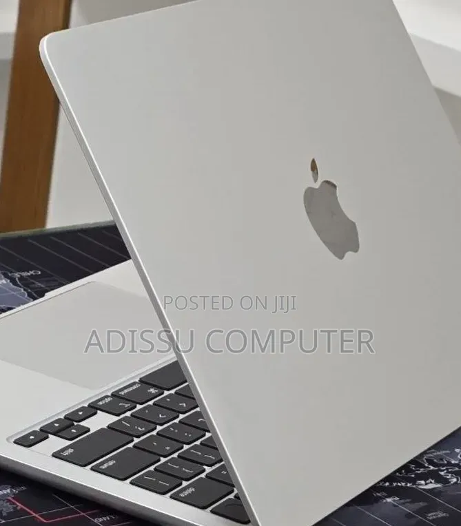 New Laptop Apple MacBook Air 2024 M3 16GB Apple M3 Pro SSD 256GB