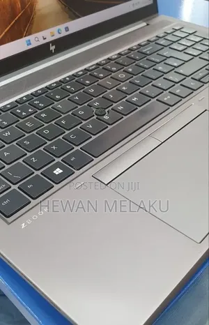 New Laptop HP ZBook Firefly G8 16GB Intel Core i7 SSD 512GB