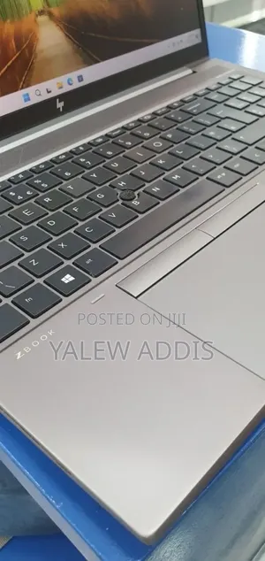 New Laptop HP ZBook Firefly G8 16GB Intel Core i7 SSD 512GB