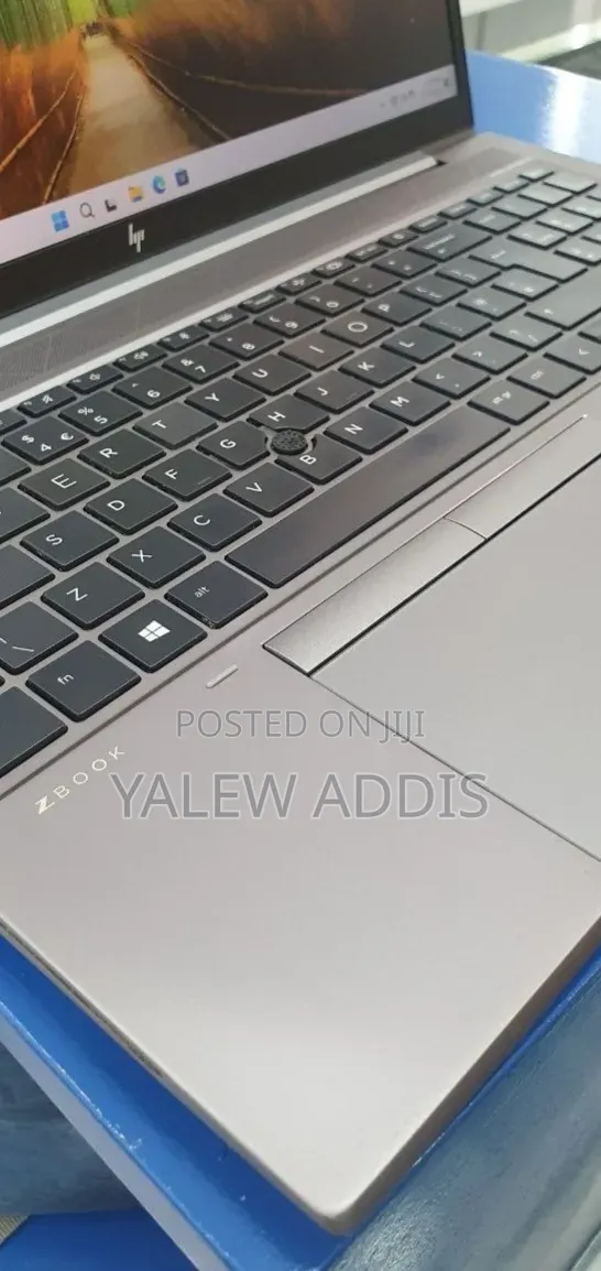 New Laptop HP ZBook Firefly G8 16GB Intel Core i7 SSD 512GB