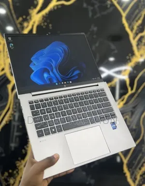 New Laptop HP ZBook Firefly G8 16GB Intel Core i7 SSD 512GB