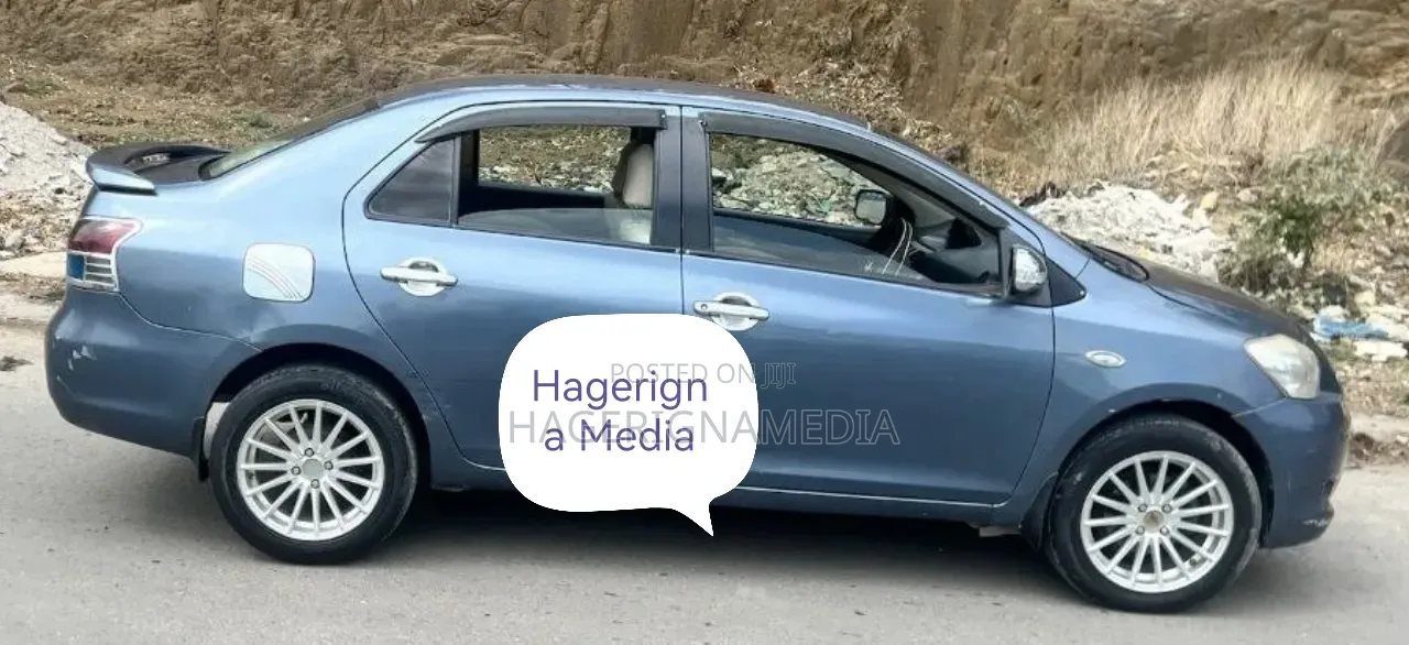 Toyota Yaris 2010 Blue