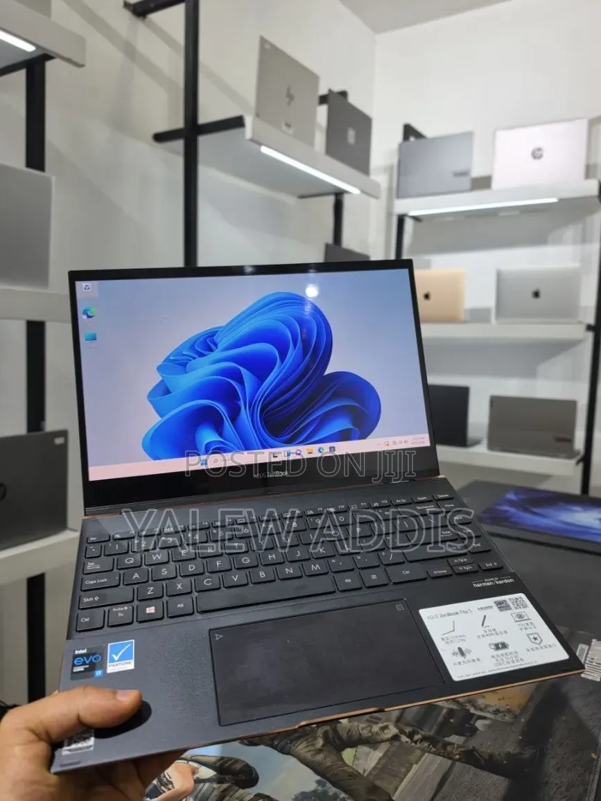 New Laptop Asus Zenbook Duo 16GB Intel Core i7 SSD 512GB