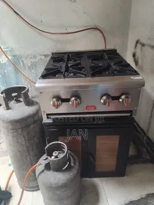 1- የጋዝ ምድጃ (ባለ 4 ምድጃ) 2- የስጋ መፍጫ 12ቁ. Kitchen Power