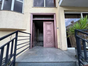 5bdrm Villa in አያት, Yeka for sale