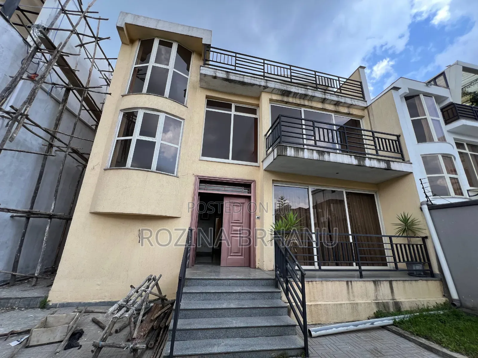 5bdrm Villa in አያት, Yeka for sale