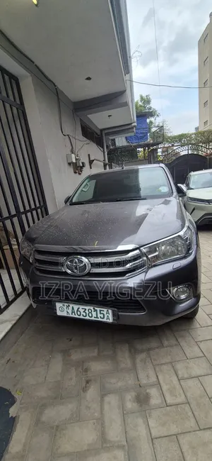 Toyota Hilux 2016 Gray