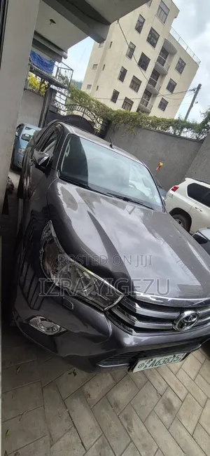 Toyota Hilux 2016 Gray