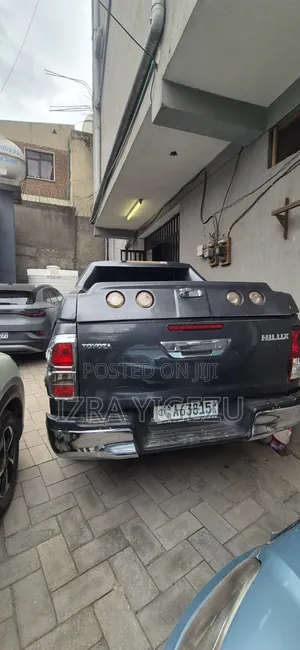 Toyota Hilux 2016 Gray