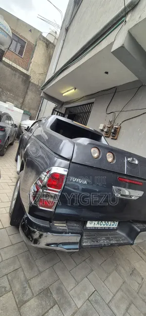 Toyota Hilux 2016 Gray