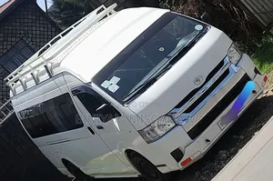 Toyota HiAce 2017 White