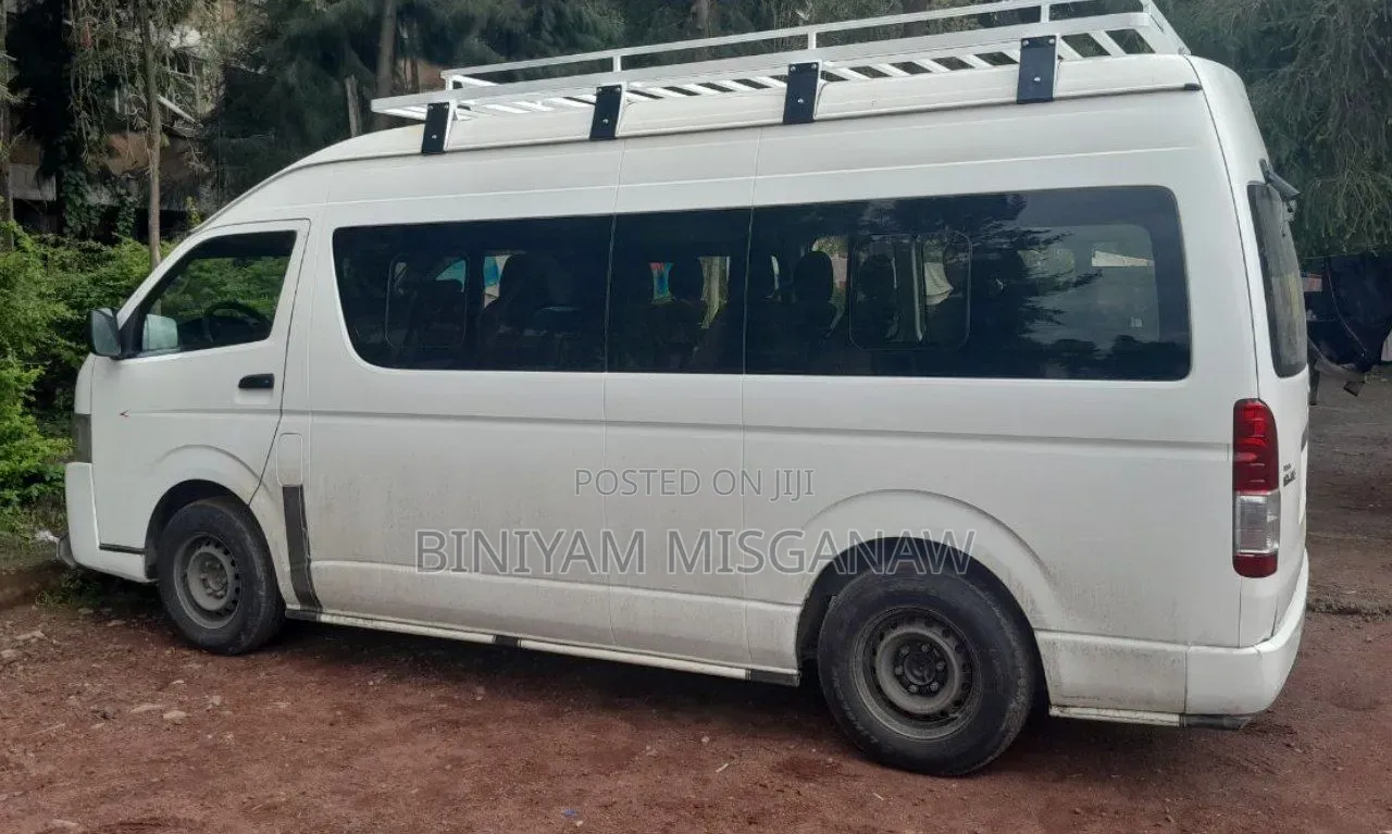 Toyota HiAce 2017 White