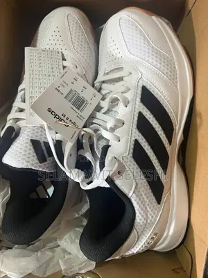Available on Hand Adidas 42 No
