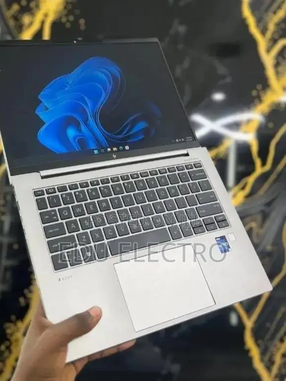 New Laptop HP ZBook Firefly 14 G10 16GB Intel Core i7 SSD 512GB