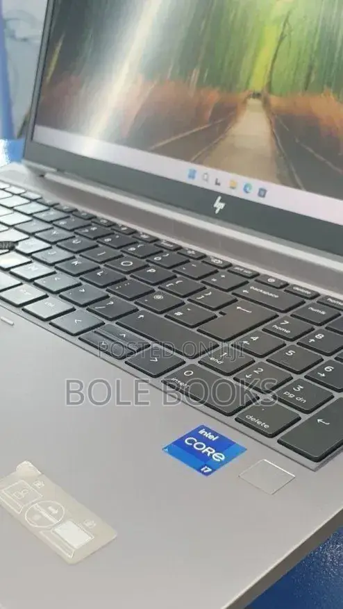 New Laptop HP ZBook Firefly G8 16GB Intel Core i7 SSD 512GB