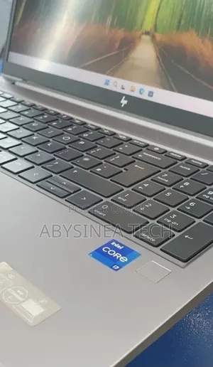 New Laptop HP ZBook Firefly G8 16GB Intel Core i7 SSD 512GB