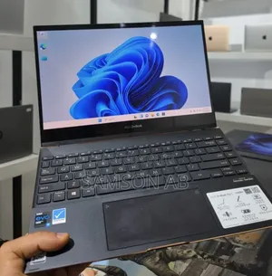 New Laptop Asus Zenbook 14 16GB Intel Core i7 SSD 512GB