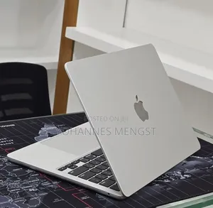 New Laptop Apple MacBook Air 2024 M3 16GB Apple M3 SSD 256GB
