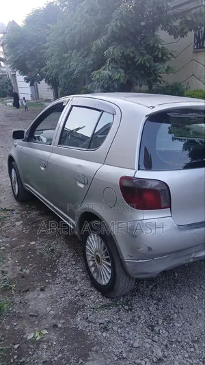 Toyota Vitz 2001 Gray