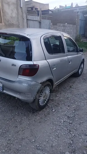 Toyota Vitz 2001 Gray