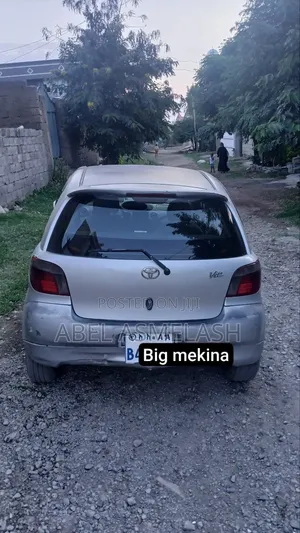 Toyota Vitz 2001 Gray