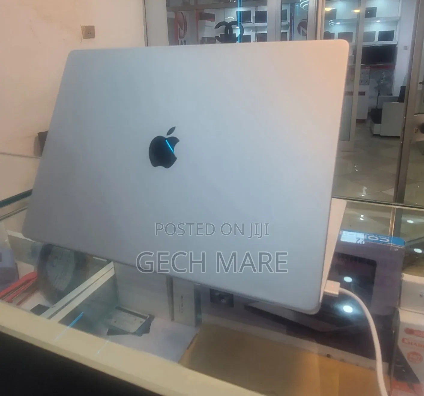 New Laptop Apple MacBook Pro 2020 M1 32GB Apple M1 Pro SSD 1T