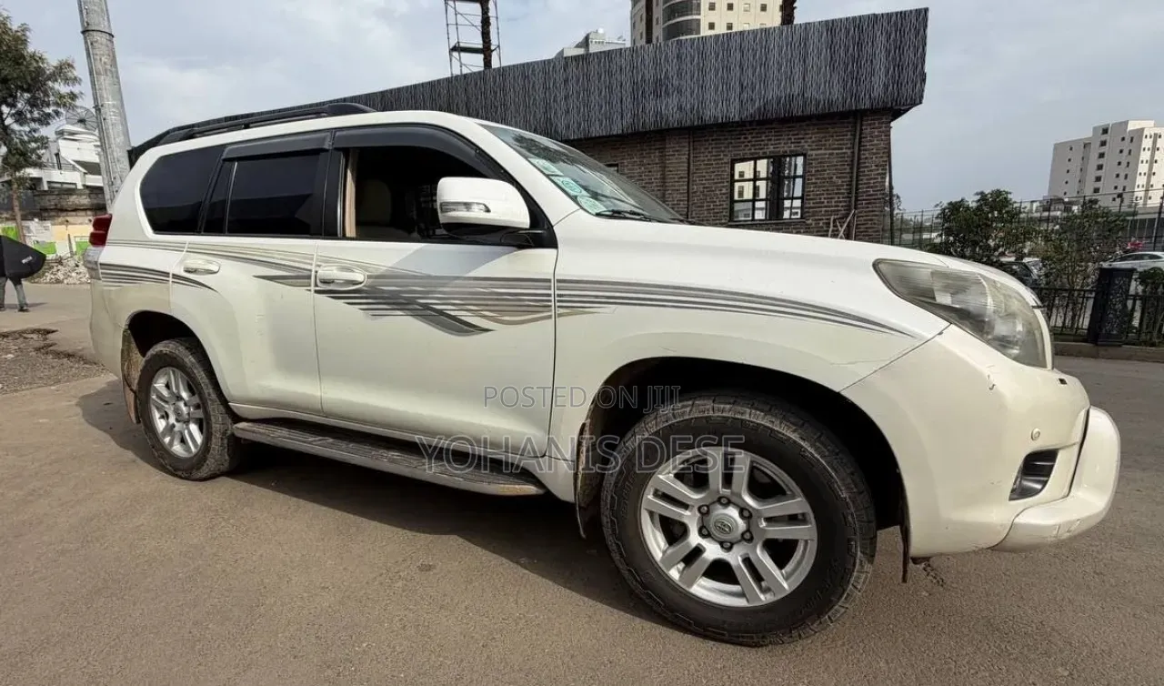 Toyota Land Cruiser Prado 2012 Off white