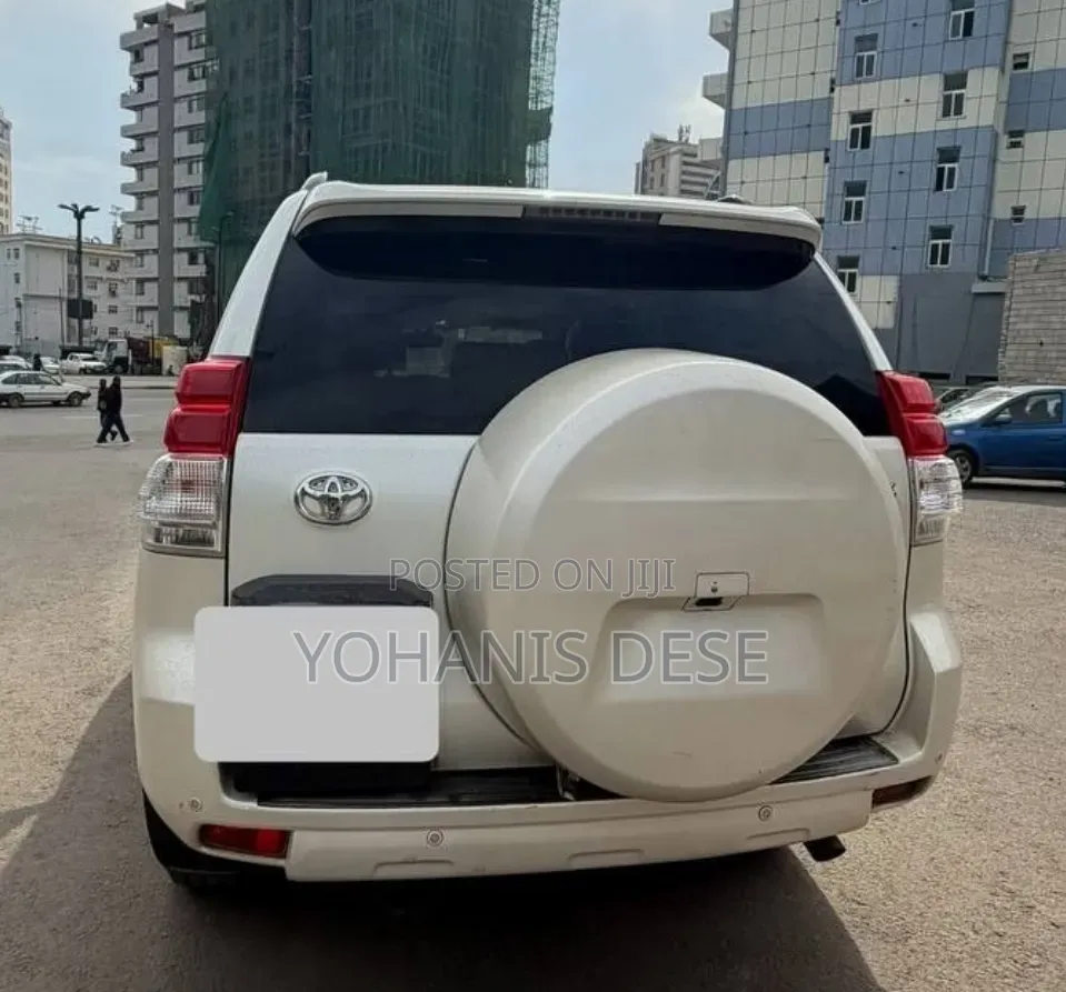 Toyota Land Cruiser Prado 2012 Off white