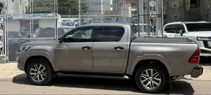 Toyota Hilux 2020 Gray