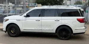 Lincoln Navigator 2021 White