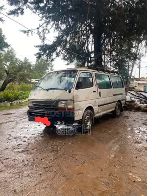 Toyota HiAce 1998 White