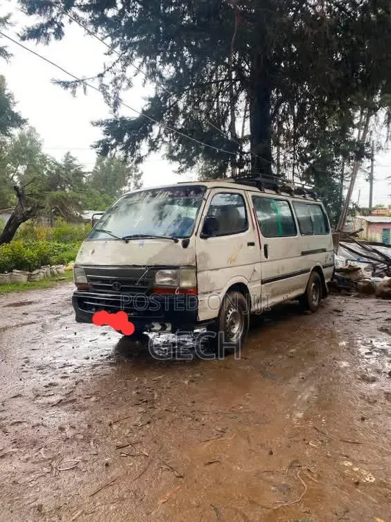 Toyota HiAce 1998 White