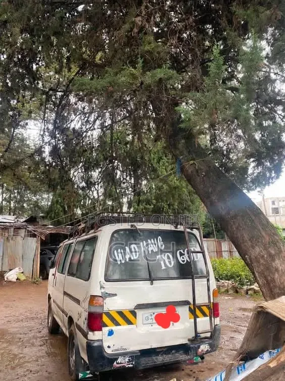 Toyota HiAce 1998 White