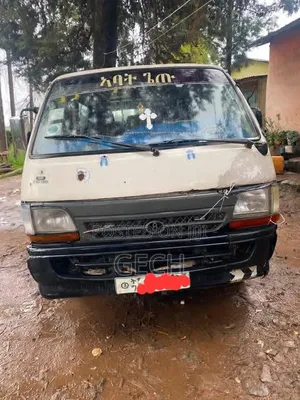 Toyota HiAce 1998 White